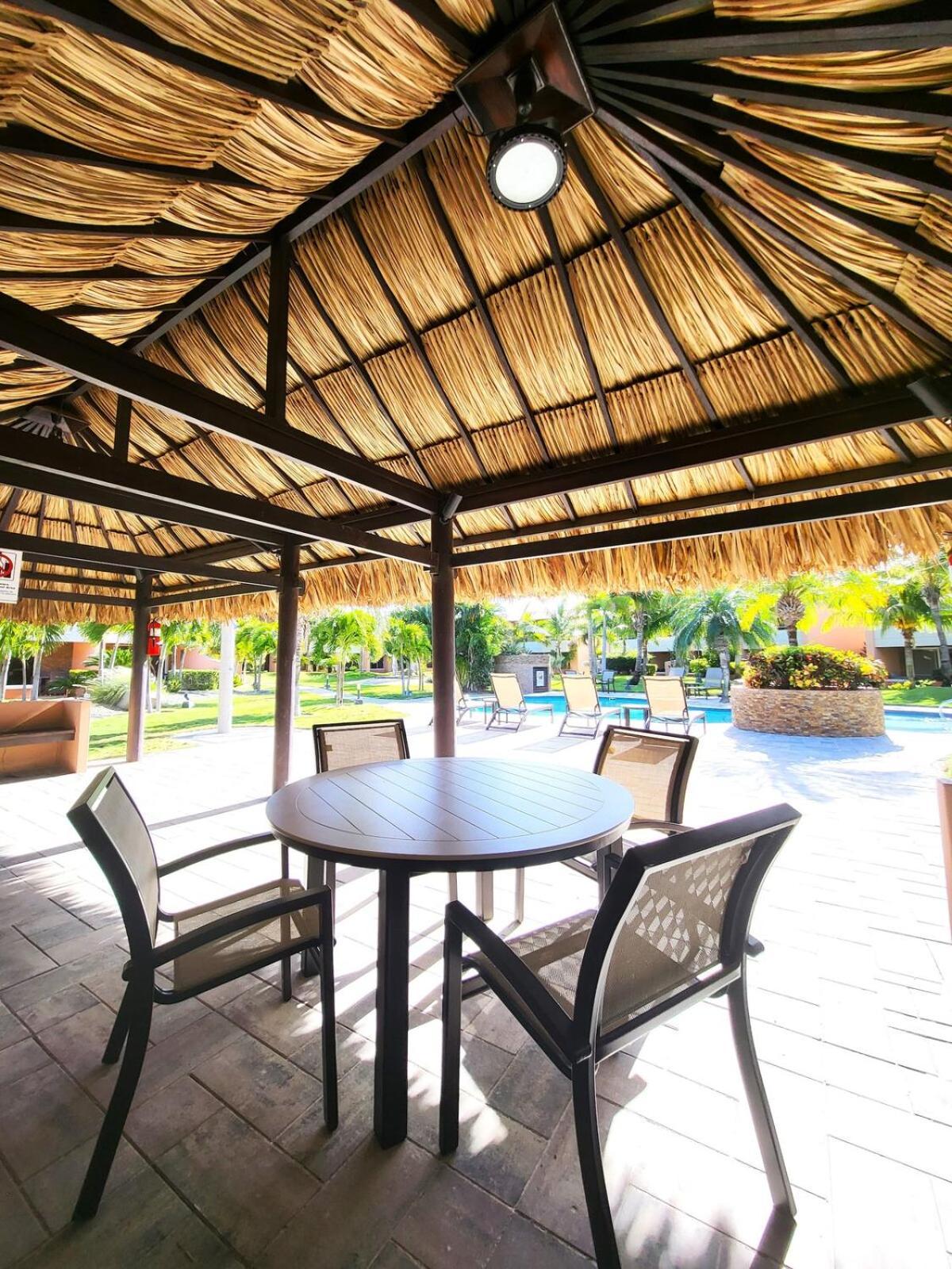 Eagle Beach Luxury House, Walking Distance To The Beach Palm Beach Luaran gambar